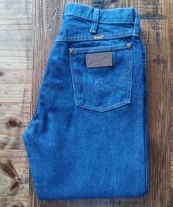 Men's Wrangler 13MWZ jeans - Size 32x36 - Straight/Relaxed